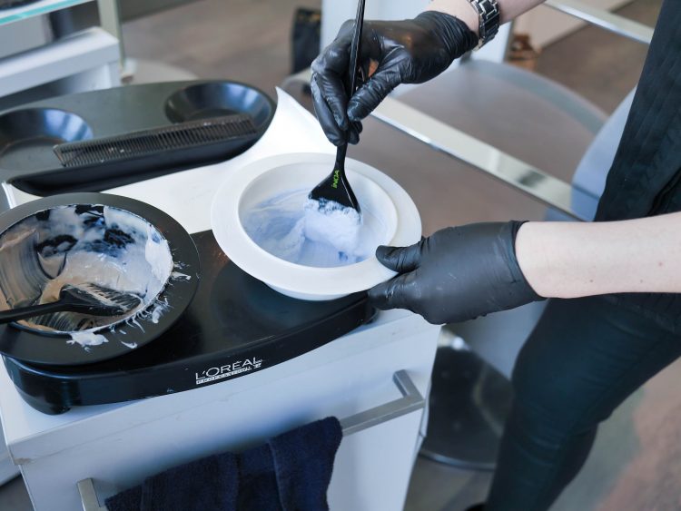 farbe anrühren friseur
