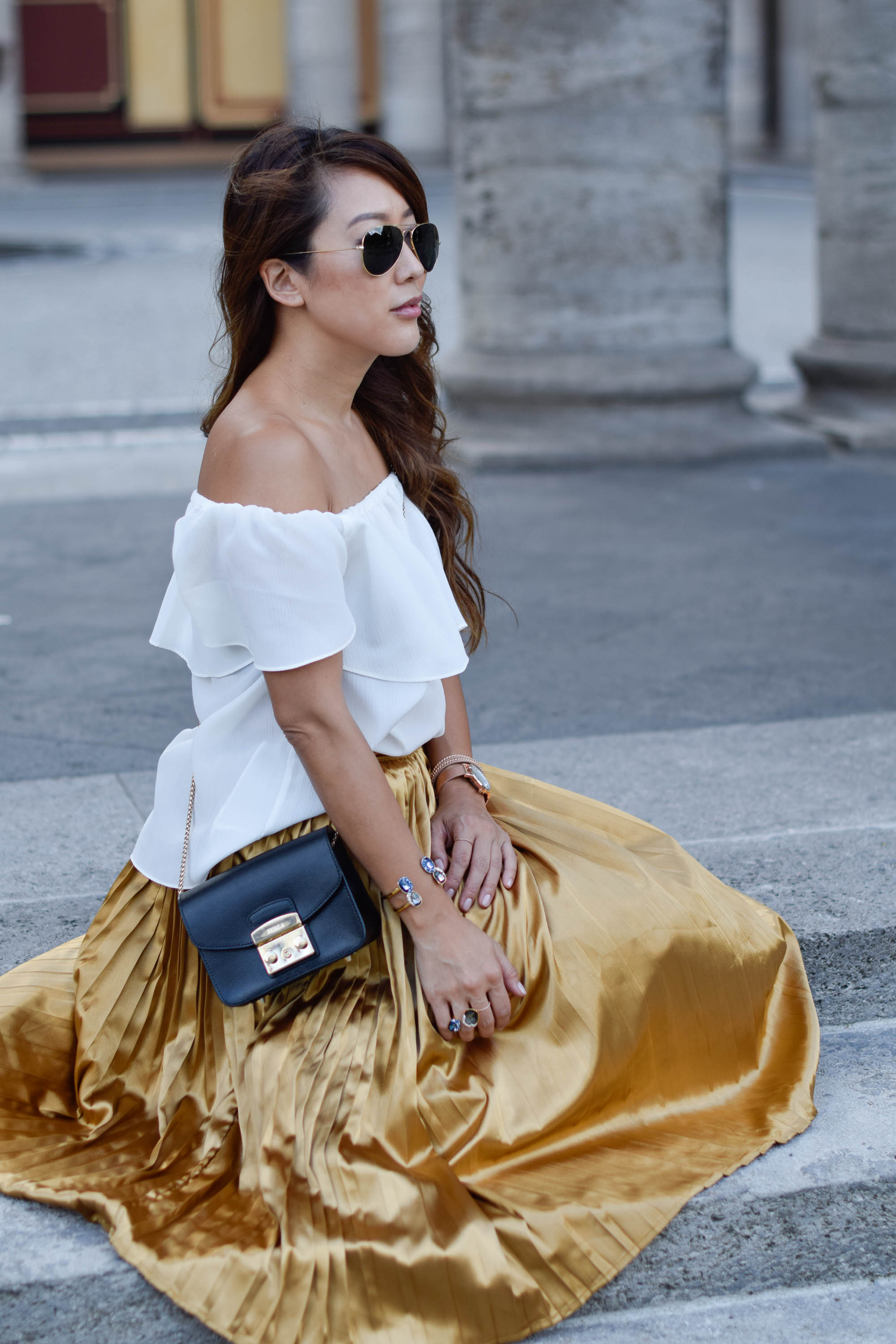 theclassycloud-gold-pleated-skirt-offshoulder (10 von 18)