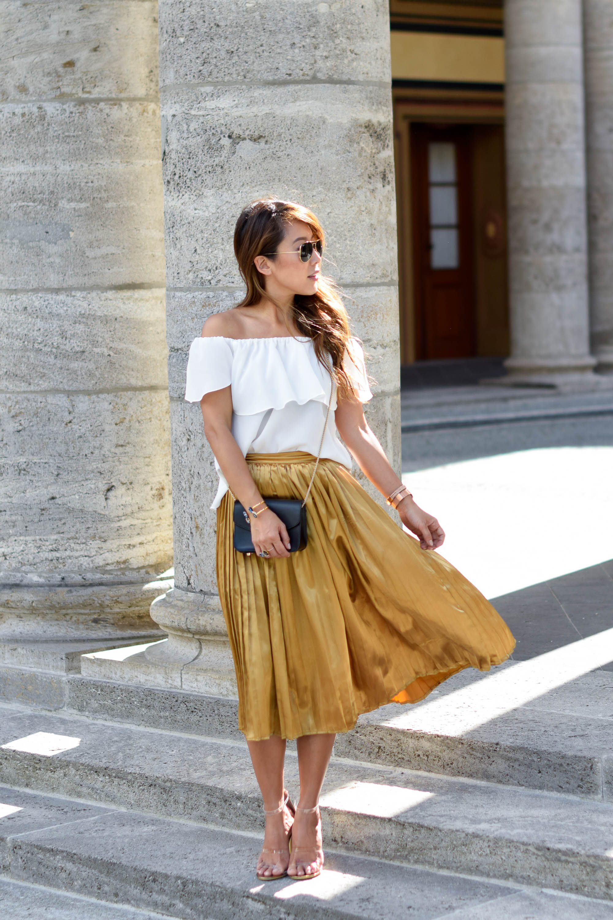 theclassycloud-gold-pleated-skirt-offshoulder (17 von 18)