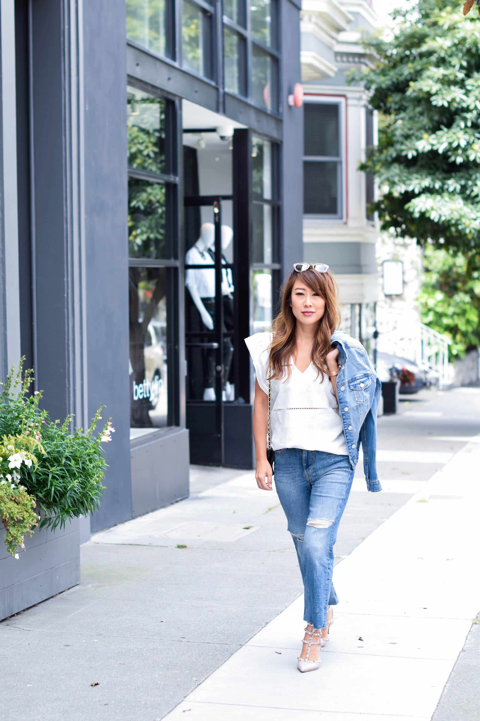 theclassycloud-white-blouse-flared-jeans-sanfrancisco (9 von 10)